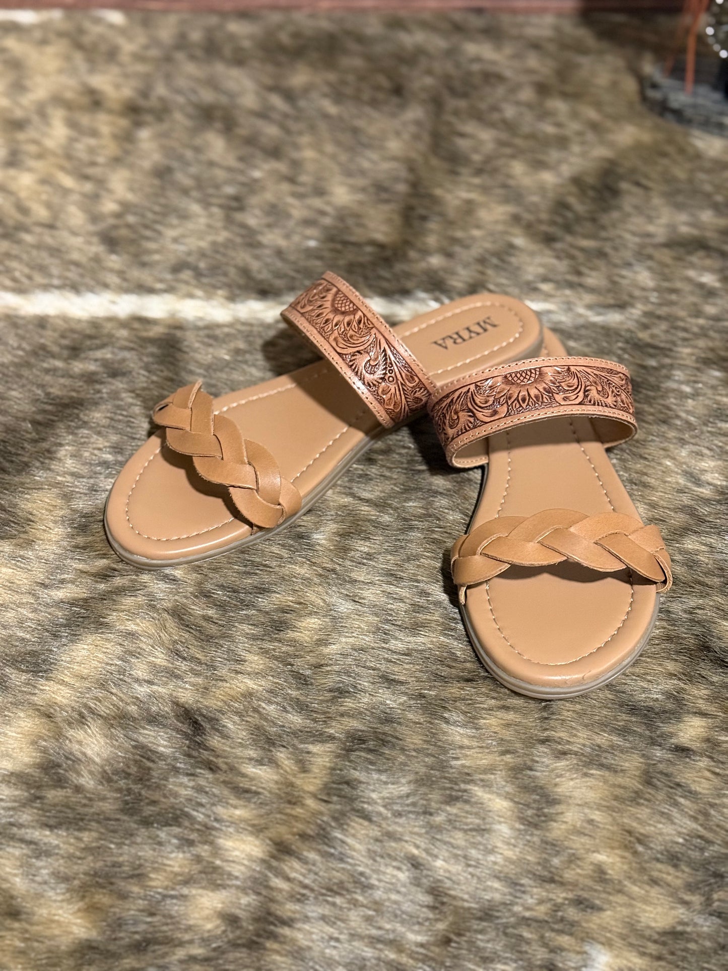 Diamond Ridge Sandals- Brown