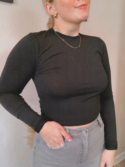 ESSENTIAL CROP LONG SLEEVE: BLACK