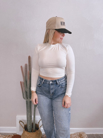 ESSENTIAL CROP LONG SLEEVE: IVORY