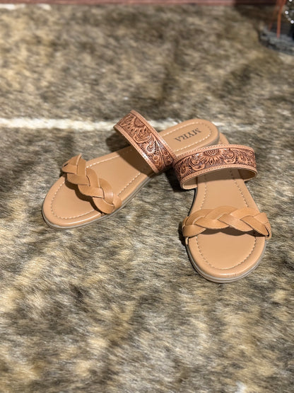 Diamond Ridge Sandals- Brown